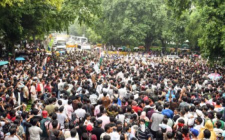 Delhi on High Alert as Police Detain Protesters Over Election Commission Row